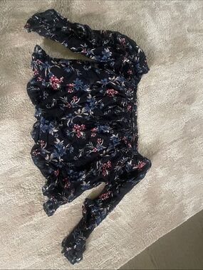 American Eagle W Navy Floral flowy crop with bell sleeves & ruffles